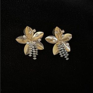 Flower burst earrings